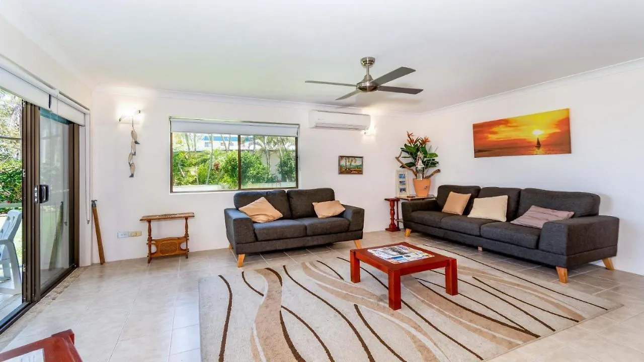 Σπίτι διακοπών Ground Floor, Air Condtioned Apartment! Bongaree